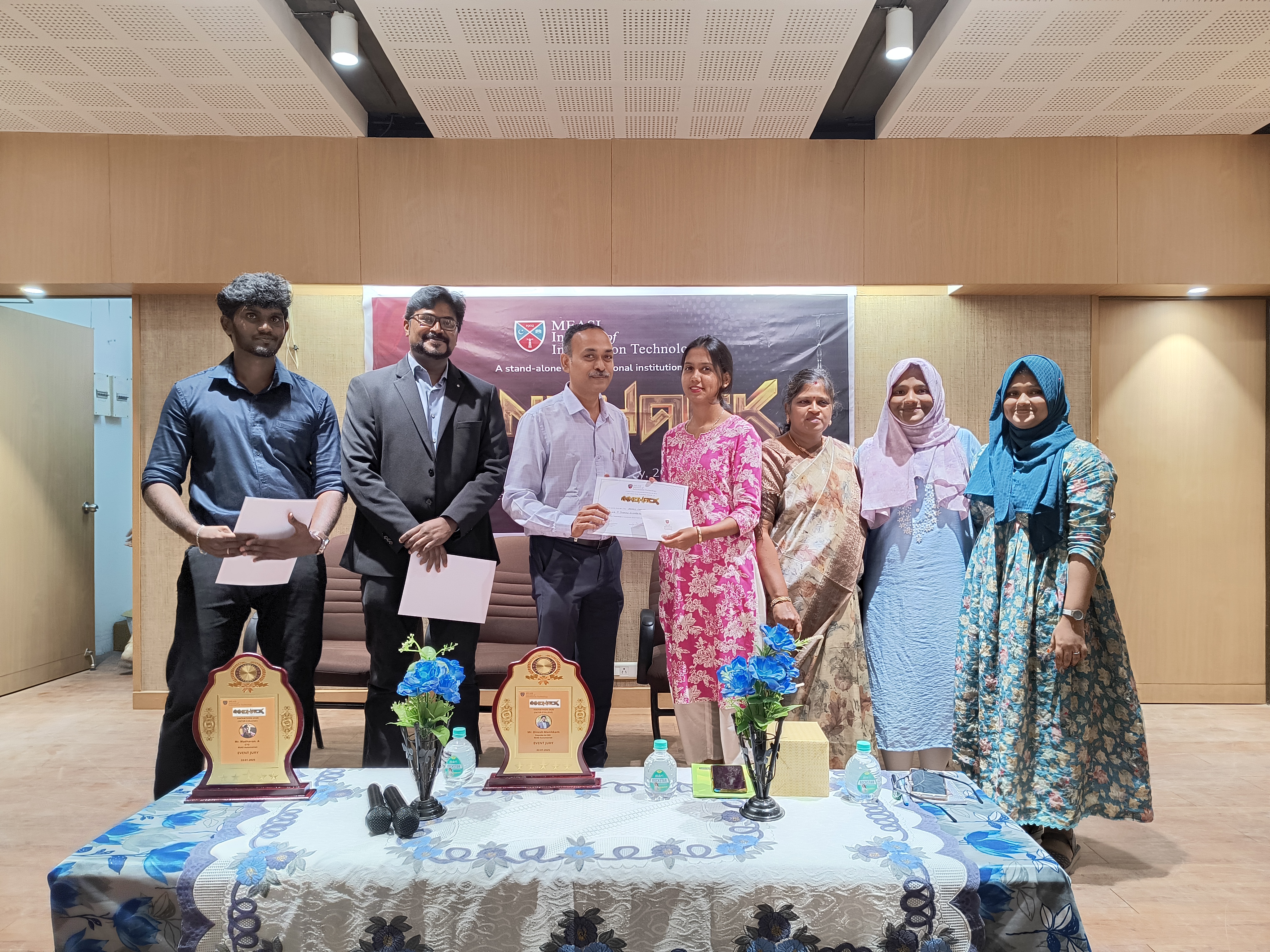 Students winning hackathon prize